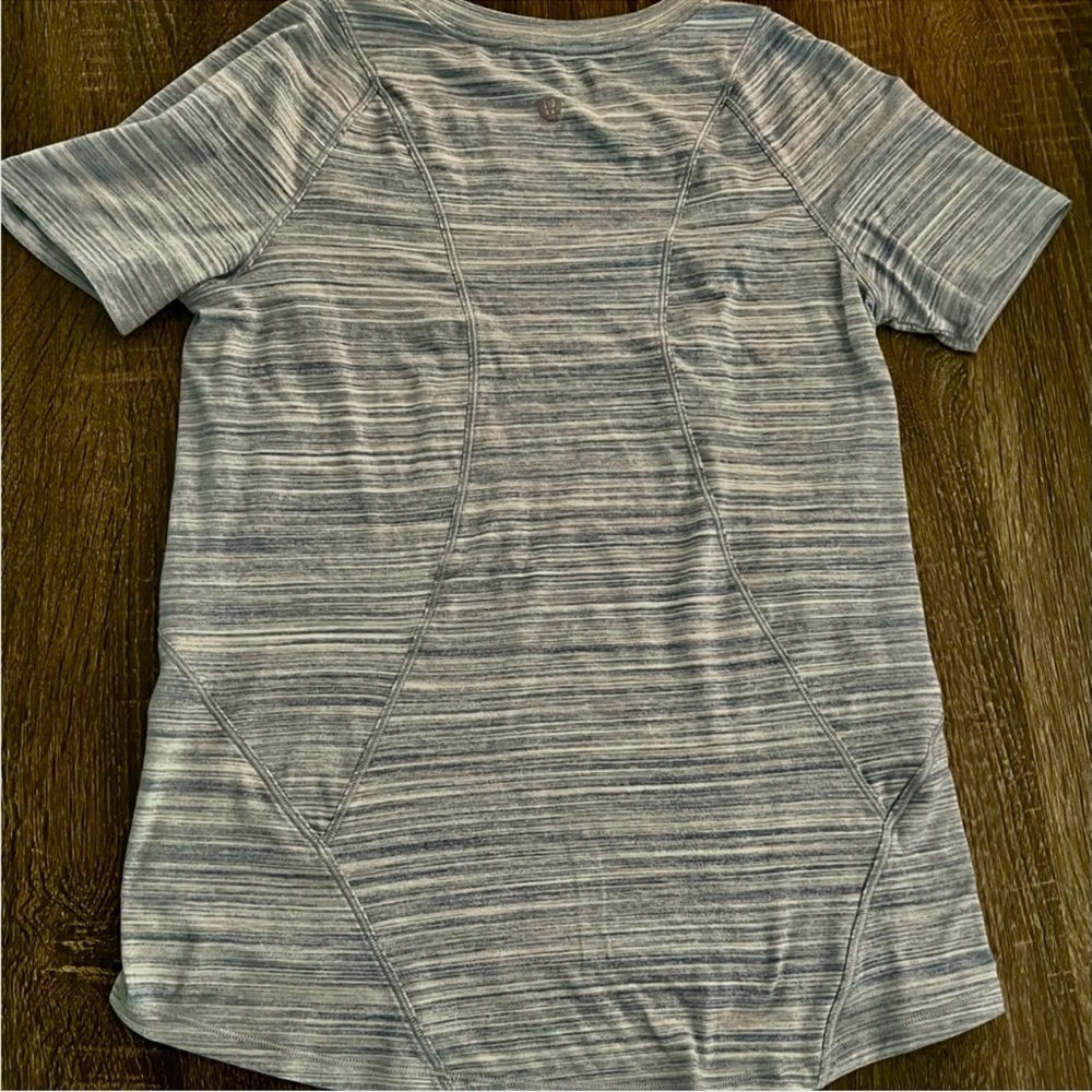Lululemon Make Miles Count SS Tee 6 Light Silver Flawless EUC yoga athleasure - Picture 2 of 7